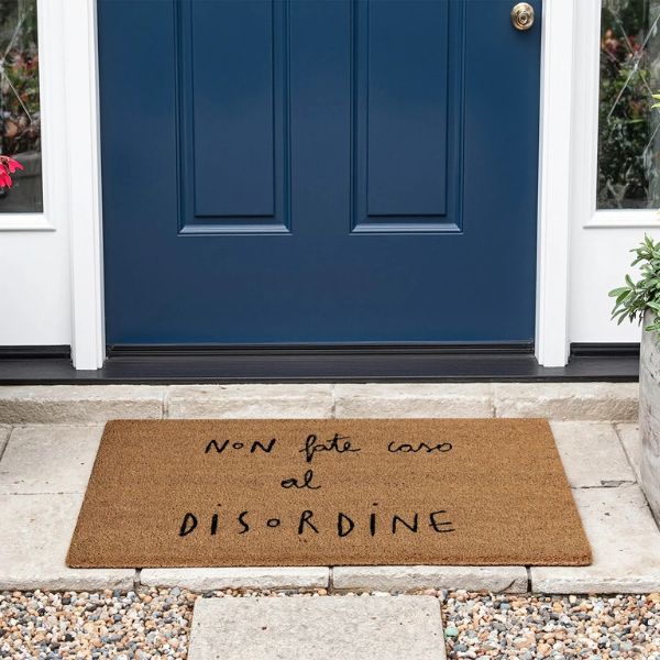 Zerbino - Scritta: Non fate caso al disordine