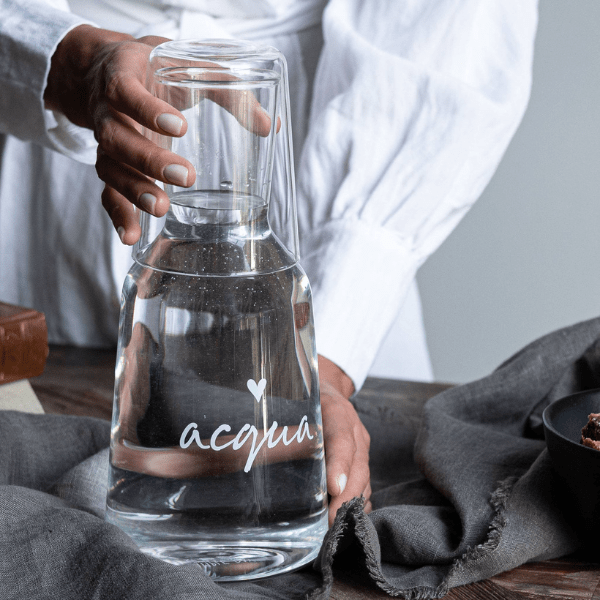 Bottiglia con Bicchiere Acqua