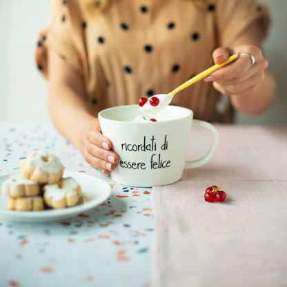 Tazza colazione - Scritta: Ricordati di essere felice