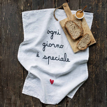 Canovaccio con scritta: Ogni giorno è speciale 50x70 cm