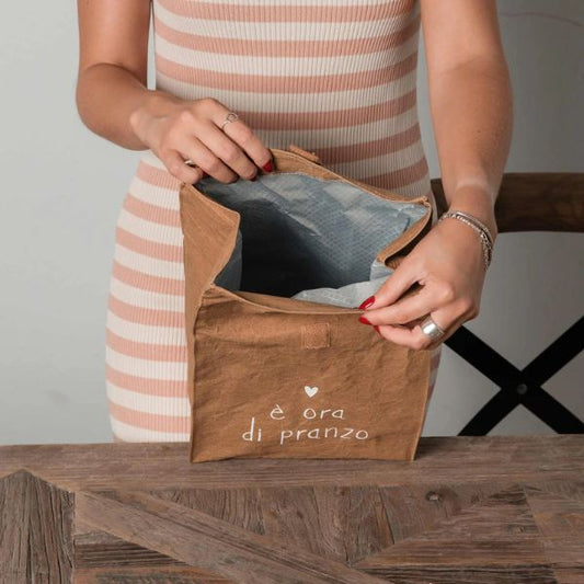 Porta-pranzo con scritta:  E' ora di pranzo